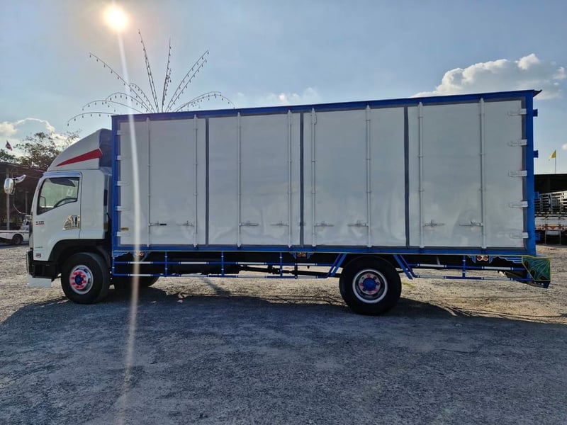 ISUZU FTR 240แรงม้า รถบรรทุก 6ล้อ ตู้แห้ง ปี2011 เลขไมล์น้อยกว่า 500,000 กม.