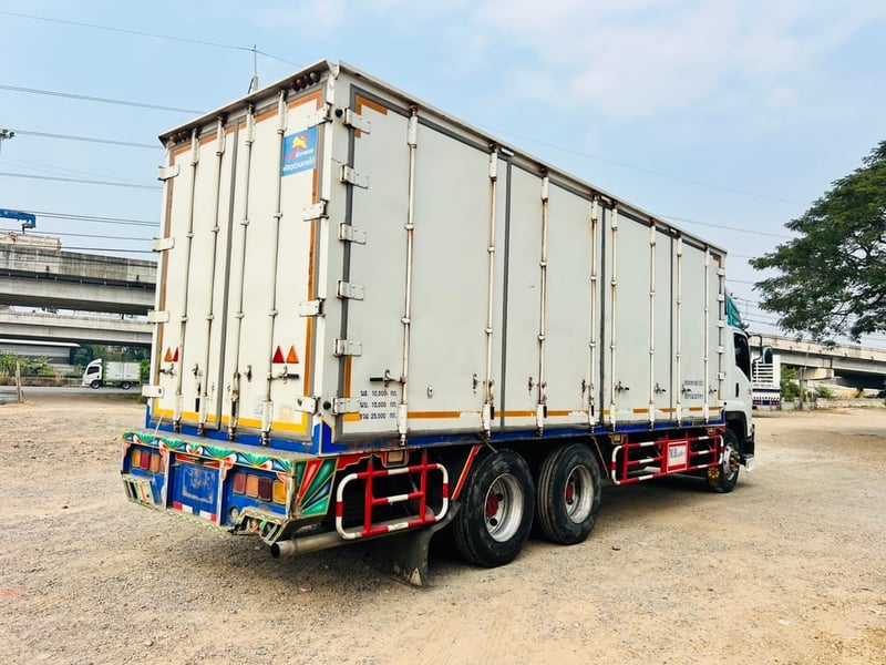 ISUZU FVM 300แรงม้า รถบรรทุก 10ล้อ ตู้แห้ง ปี2016 เลขไมล์น้อยกว่า 500,000 กม.