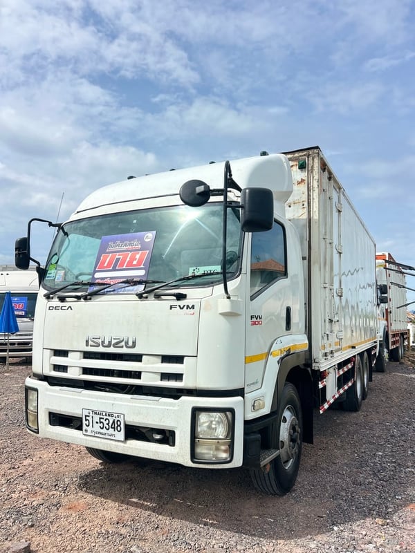 ISUZU FVM 300แรงม้า รถบรรทุก 10ล้อ ตู้แห้ง ปี2015 เลขไมล์น้อยกว่า 500,000 กม. ISUZU FVM 300แรงม้า รถบรรทุก 10ล้อ ตู้แห้ง ปี2015 เลขไมล์น้อยกว่า 500,000 กม.