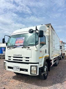 ISUZU FVM 300แรงม้า รถบรรทุก 10ล้อ ตู้แห้ง ปี2015 เลขไมล์น้อยกว่า 500,000 กม. ISUZU FVM 300แรงม้า รถบรรทุก 10ล้อ ตู้แห้ง ปี2015 เลขไมล์น้อยกว่า 500,000 กม.