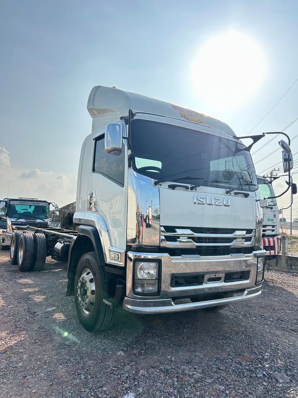 ISUZU FVM 240แรงม้า รถบรรทุก 10ล้อ กระบะเหล็ก ปี2018