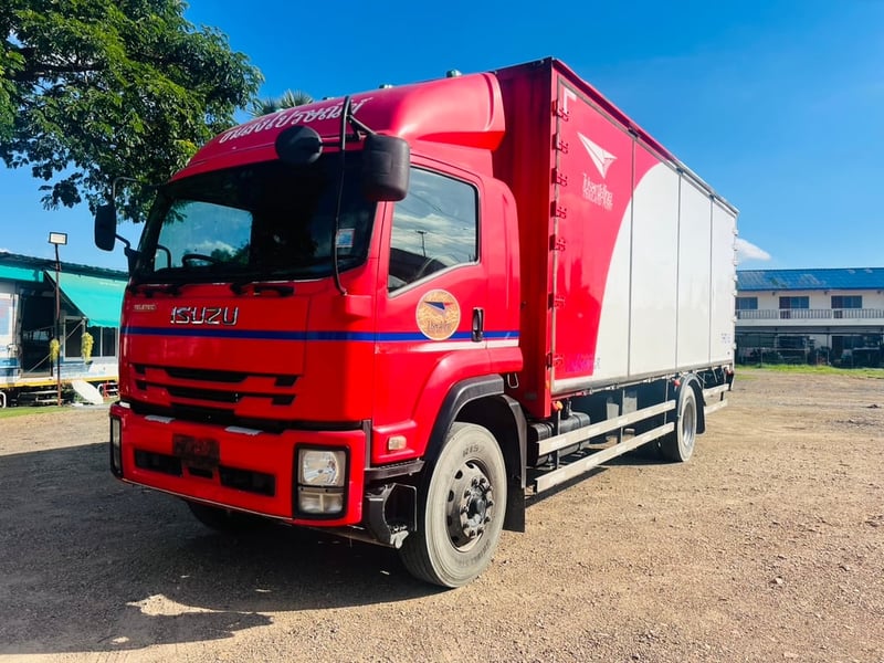 ISUZU FTR 240แรงม้า รถบรรทุก 6ล้อ ตู้แห้ง ปี2018 ISUZU FTR 240แรงม้า รถบรรทุก 6ล้อ ตู้แห้ง ปี2018