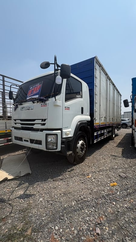ISUZU FTR 240แรงม้า รถบรรทุก 6ล้อ ตู้แห้ง ปี2019 เลขไมล์น้อยกว่า 500,000 กม.