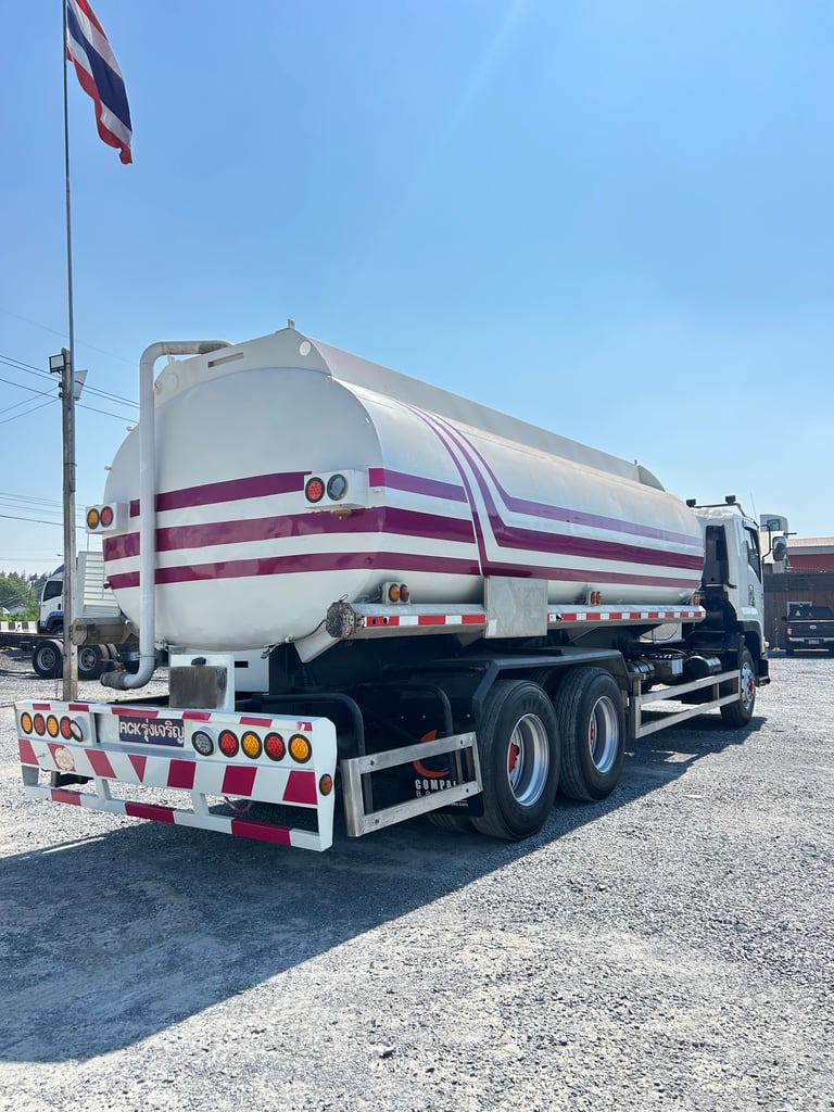 ISUZU FVM 240แรงม้า รถบรรทุก 10ล้อ บรรทุกน้ำ ISUZU FVM 240แรงม้า รถบรรทุก 10ล้อ บรรทุกน้ำ