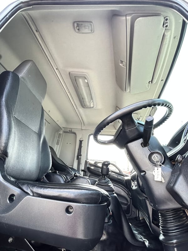 HINO FL 260แรงม้า รถบรรทุก 10ล้อ ตู้เย็น ปี2016 เลขไมล์น้อยกว่า 500,000 กม.