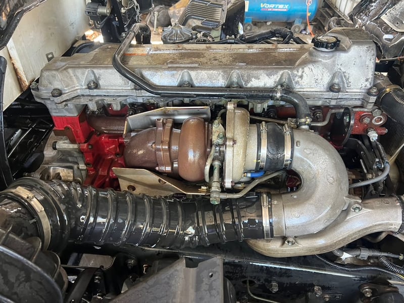 HINO FL 212แรงม้า รถบรรทุก 10ล้อ กระบะเหล็ก ปี2013 เลขไมล์น้อยกว่า 500,000 กม. HINO FL 212แรงม้า รถบรรทุก 10ล้อ กระบะเหล็ก ปี2013 เลขไมล์น้อยกว่า 500,000 กม.