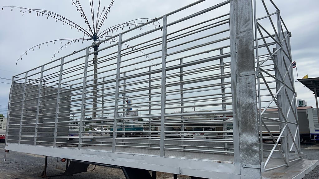 📌10ล้อHINOรุ่นVICTOR 260 📌ปี59ยาวพิเศษ9.8เมตร รถห้าง 📌ติดตั่งกะบะคอกไก่กะบะเลส 📌ตรงกับงานท่านใดแจ้งมานะครับ 📌ราคาคุยกันหน้างานรับรองสวย 📌ตัดสดจัดไฟแนนช์โทรมาคุยกัน 📌เรามีไฟแนนช์รองรับจัดไวง่ายๆ ☎️0926833726