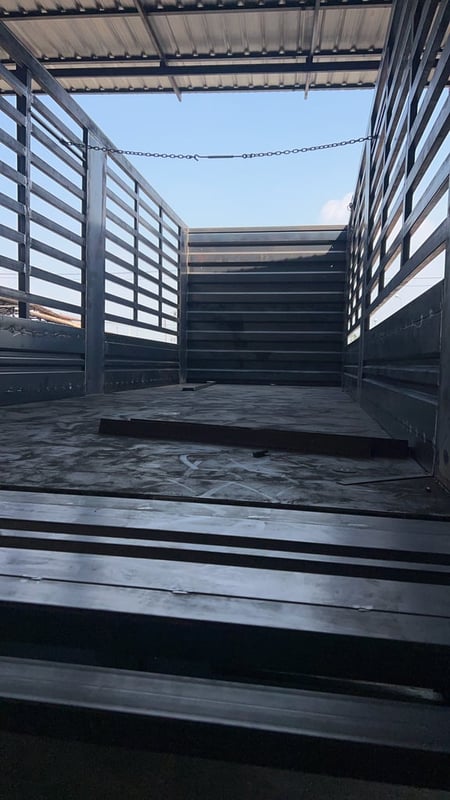 ISUZU FVM 240แรงม้า รถบรรทุก 10ล้อ กระบะคอกสูง ปี2018 เลขไมล์น้อยกว่า 500,000 กม.