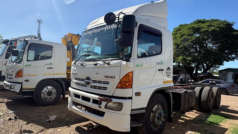 HINO FL 251แรงม้า รถบรรทุก 10ล้อ หัวลาก เฉพาะหัว ปี2015 HINO FL 251แรงม้า รถบรรทุก 10ล้อ หัวลาก เฉพาะหัว ปี2015