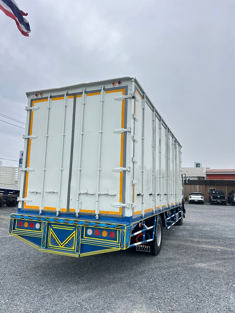 📌6ล้อISUZU รุ่นFTR 240แรง 📌ตู้สิบบานยาว7.5เมตรกว้าง2.4 📌สุง2.5 ปี57 ￼รถสวยพร้อมใช้งาน 📌ท่านใดกำลังหาอยู่คันนี่ครับ 📌ตัดสด จัดไฟแนนช์ แจ้งมานะครับ ☎️0926833726