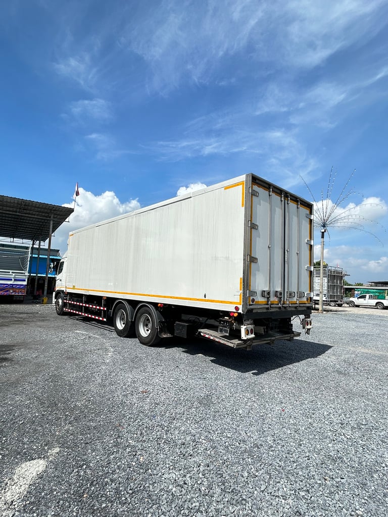 HINO FL 260แรงม้า รถบรรทุก 10ล้อ ตู้เย็น ปี2016 เลขไมล์น้อยกว่า 500,000 กม.