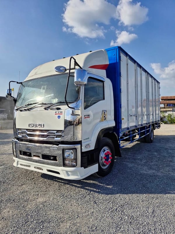 ISUZU FTR 240แรงม้า รถบรรทุก 6ล้อ ตู้แห้ง ปี2011 เลขไมล์น้อยกว่า 500,000 กม.