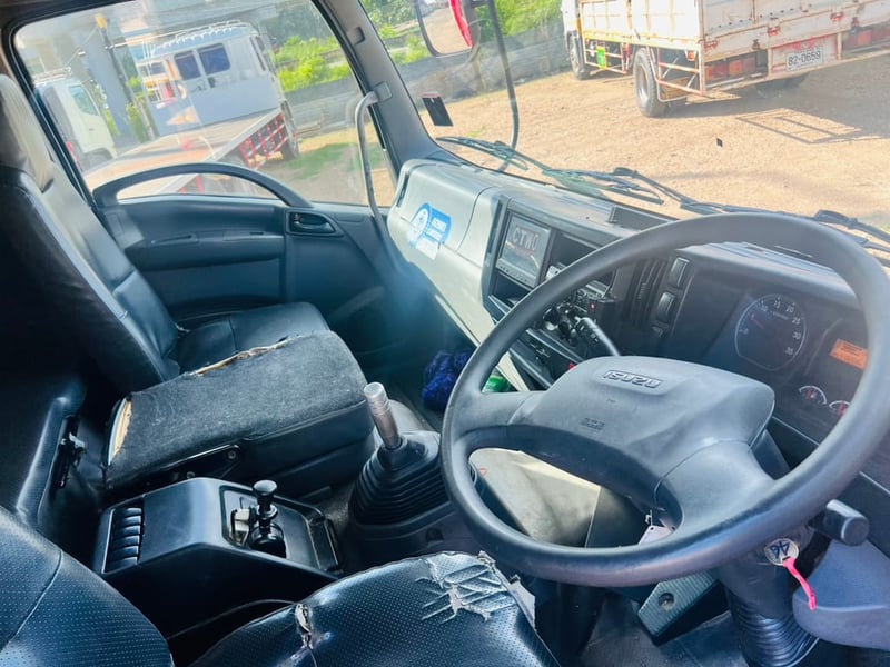 ISUZU FTR 240แรงม้า รถบรรทุก 6ล้อ ตู้แห้ง ปี2018 ISUZU FTR 240แรงม้า รถบรรทุก 6ล้อ ตู้แห้ง ปี2018
