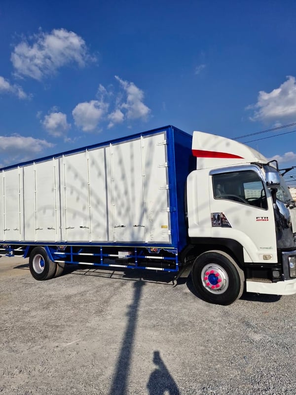 ISUZU FTR 240แรงม้า รถบรรทุก 6ล้อ ตู้แห้ง ปี2011 เลขไมล์น้อยกว่า 500,000 กม.