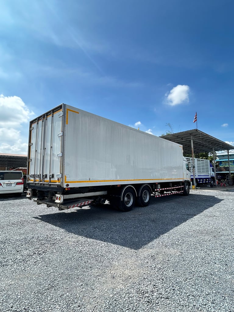 HINO FL 260แรงม้า รถบรรทุก 10ล้อ ตู้เย็น ปี2016 เลขไมล์น้อยกว่า 500,000 กม.