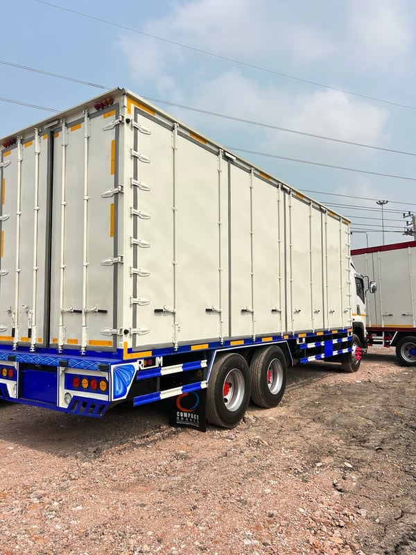 ISUZU FVM 240แรงม้า รถบรรทุก 10ล้อ ตู้แห้ง ปี2009 เลขไมล์น้อยกว่า 500,000 กม.