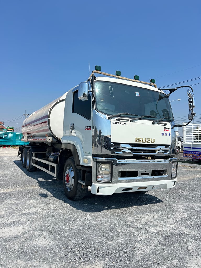 ISUZU FVM 240แรงม้า รถบรรทุก 10ล้อ บรรทุกน้ำ ISUZU FVM 240แรงม้า รถบรรทุก 10ล้อ บรรทุกน้ำ