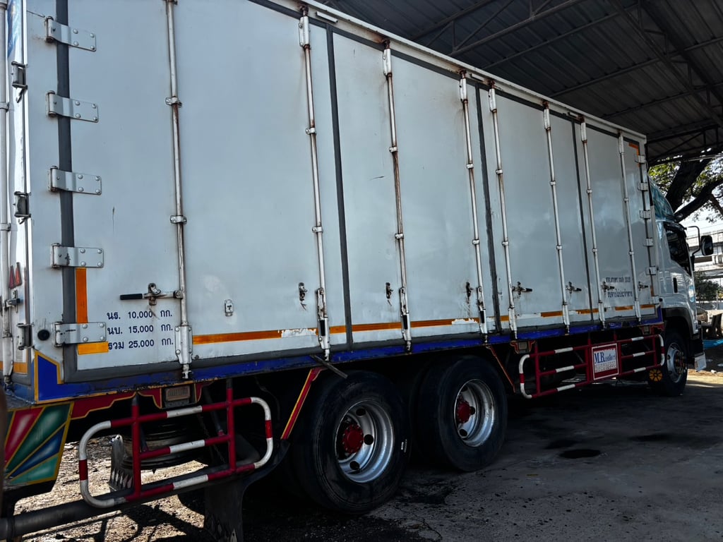 ISUZU FVM 300แรงม้า รถบรรทุก 10ล้อ ตู้แห้ง ปี2016 เลขไมล์น้อยกว่า 500,000 กม.