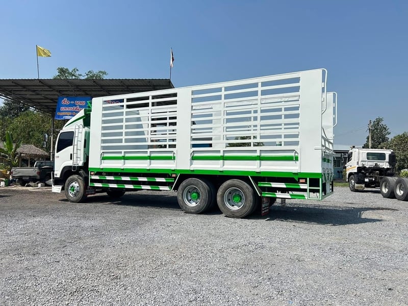 ISUZU FVM 240แรงม้า รถบรรทุก 10ล้อ กระบะคอกสูง ปี2011