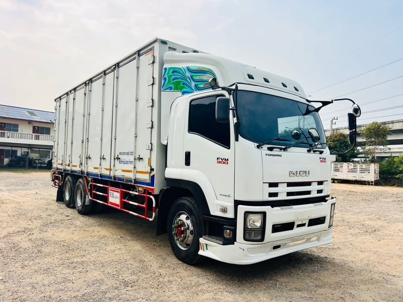 ISUZU FVM 300แรงม้า รถบรรทุก 10ล้อ ตู้แห้ง ปี2016 เลขไมล์น้อยกว่า 500,000 กม.