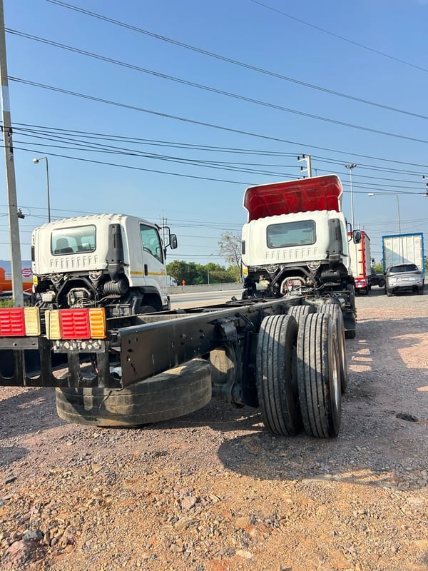 ISUZU FVM 240แรงม้า รถบรรทุก 10ล้อ กระบะเหล็ก ปี2018