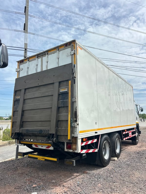 ISUZU FVM 300แรงม้า รถบรรทุก 10ล้อ ตู้แห้ง ปี2015 เลขไมล์น้อยกว่า 500,000 กม. ISUZU FVM 300แรงม้า รถบรรทุก 10ล้อ ตู้แห้ง ปี2015 เลขไมล์น้อยกว่า 500,000 กม.