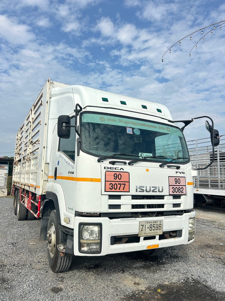 ISUZU FVM 300แรงม้า รถบรรทุก 10ล้อ กระบะคอกสูง ปี2014 เลขไมล์น้อยกว่า 500,000 กม. ISUZU FVM 300แรงม้า รถบรรทุก 10ล้อ กระบะคอกสูง ปี2014 เลขไมล์น้อยกว่า 500,000 กม.