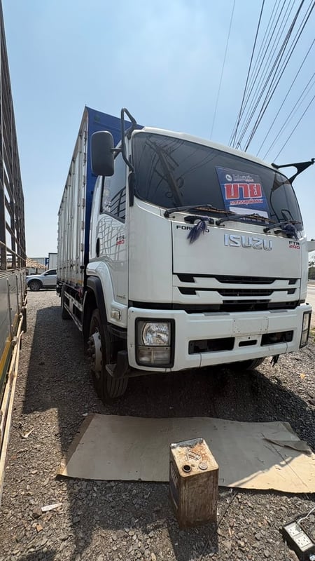ISUZU FTR 240แรงม้า รถบรรทุก 6ล้อ ตู้แห้ง ปี2019 เลขไมล์น้อยกว่า 500,000 กม.