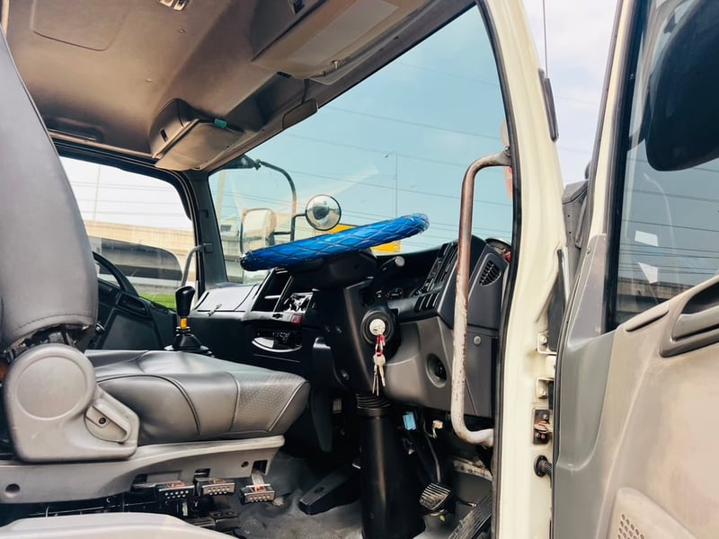 ISUZU FVM 300แรงม้า รถบรรทุก 10ล้อ ตู้แห้ง ปี2016 เลขไมล์น้อยกว่า 500,000 กม.