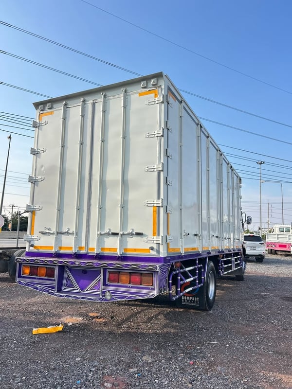 ISUZU FTR 240แรงม้า รถบรรทุก 6ล้อ ตู้แห้ง ปี2019 เลขไมล์น้อยกว่า 500,000 กม.