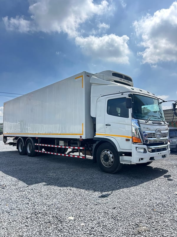 HINO FL 260แรงม้า รถบรรทุก 10ล้อ ตู้เย็น ปี2016 เลขไมล์น้อยกว่า 500,000 กม.