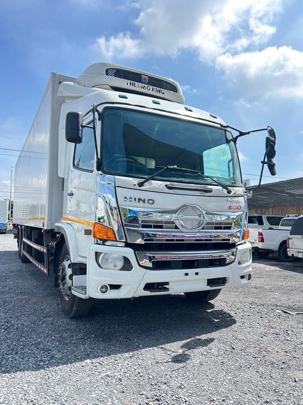 HINO FL 260แรงม้า รถบรรทุก 10ล้อ ตู้เย็น ปี2016 เลขไมล์น้อยกว่า 500,000 กม.