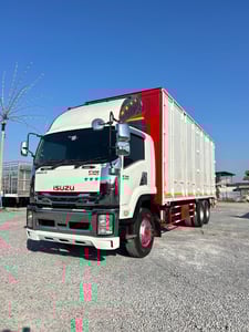ISUZU FVM 240แรงม้า รถบรรทุก 10ล้อ ตู้แห้ง ปี2009 เลขไมล์น้อยกว่า 500,000 กม.