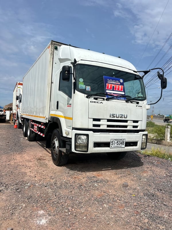 ISUZU FVM 300แรงม้า รถบรรทุก 10ล้อ ตู้แห้ง ปี2015 เลขไมล์น้อยกว่า 500,000 กม. ISUZU FVM 300แรงม้า รถบรรทุก 10ล้อ ตู้แห้ง ปี2015 เลขไมล์น้อยกว่า 500,000 กม.