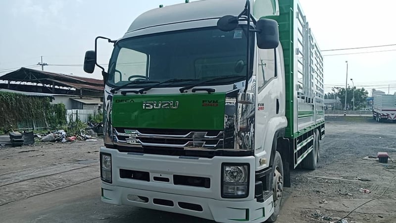 ISUZU FVM 240แรงม้า รถบรรทุก 10ล้อ กระบะคอกสูง ปี2011
