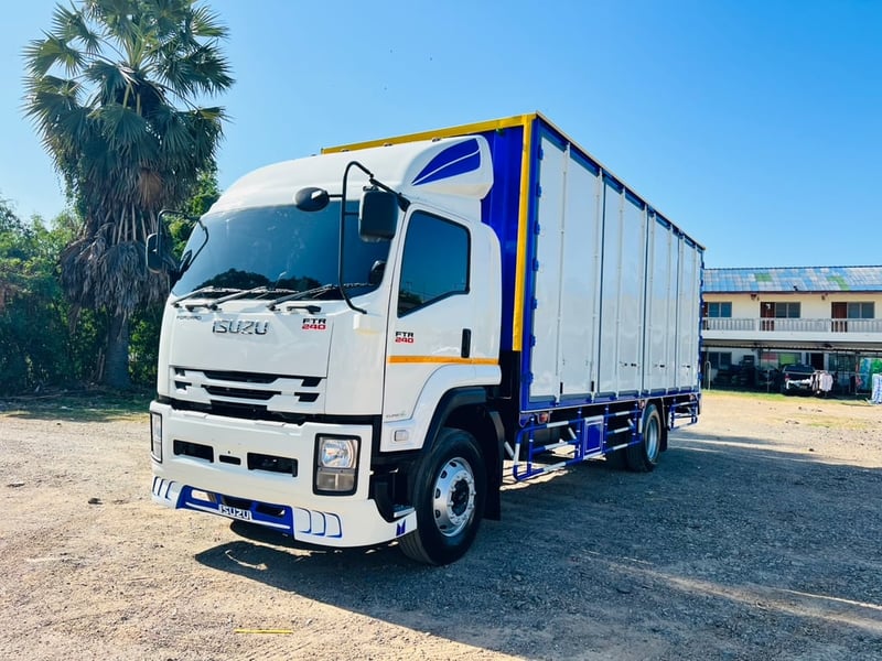❤️6ล้อISUZUรุ่นFTRเครือง240 ❤️ปี63ตู้10บาน ตู้กว้างใน2.42 ❤️ยาว7.5เมตรสุง2.55 เมตร ❤️ตู้บิวใหม่เหมือนตู้ใหม่เลยครับ ❤️ตัดสดจัดไฟแนนช์ ทักมานะครับ ☎️0926833726