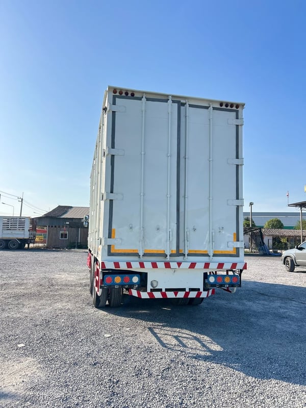 ISUZU FVM 240แรงม้า รถบรรทุก 10ล้อ ตู้แห้ง ปี2009 เลขไมล์น้อยกว่า 500,000 กม.