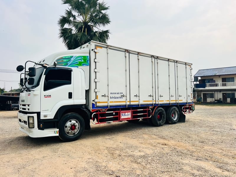ISUZU FVM 300แรงม้า รถบรรทุก 10ล้อ ตู้แห้ง ปี2016 เลขไมล์น้อยกว่า 500,000 กม.