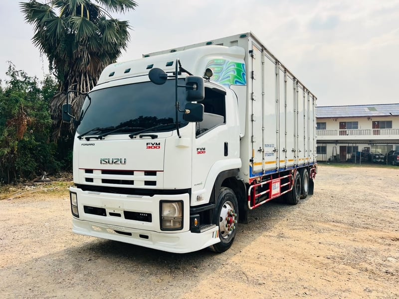 ISUZU FVM 300แรงม้า รถบรรทุก 10ล้อ ตู้แห้ง ปี2016 เลขไมล์น้อยกว่า 500,000 กม.