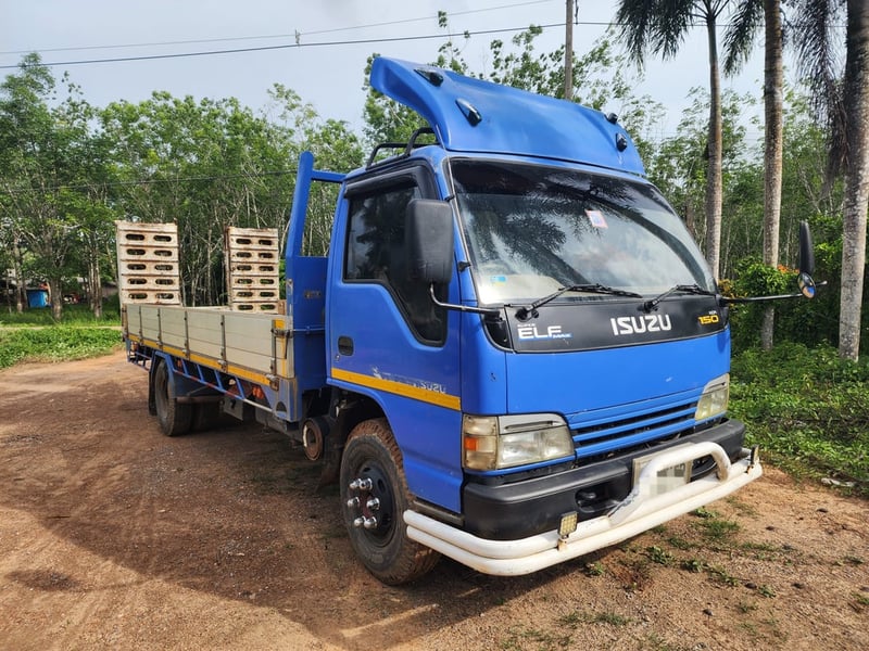 ISUZU NQR 150แรงม้า รถบรรทุก 6ล้อ กระบะเหล็ก ปี2004 สนใจติดต่อสอบถาม 089-4625982
