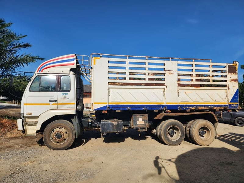 NISSAN UD CWM 330แรงม้า รถบรรทุก 10ล้อ ดั้มพ์ ปี2012 เลขไมล์น้อยกว่า 500,000 กม.