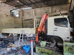 รถบรรทุก 6ล้อ HINO FG 220 ปี2547 กะบะเหล็กติดเครนเฮี๊ยบ สนใจติดต่อสอบถาม 089-4625982