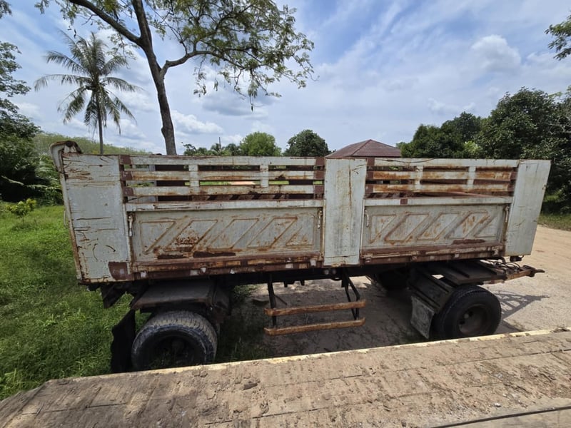 ลูกพ่วงดั้มสองเพลา สามมิตร ปี2548 สนใจติดต่อสอบถาม 089-4625982