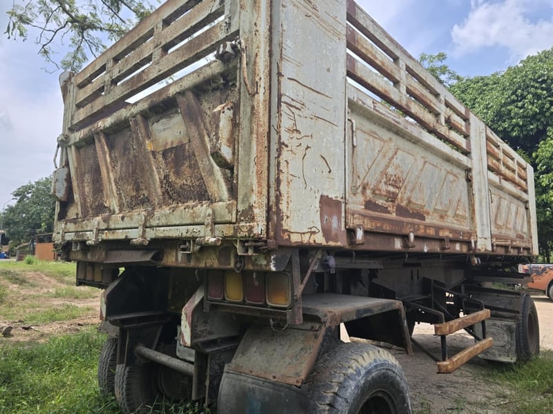 ลูกพ่วงดั้มสองเพลา สามมิตร ปี2548 สนใจติดต่อสอบถาม 089-4625982