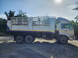 NISSAN UD CWM 330แรงม้า รถบรรทุก 10ล้อ ดั้มพ์ ปี2012 เลขไมล์น้อยกว่า 500,000 กม.