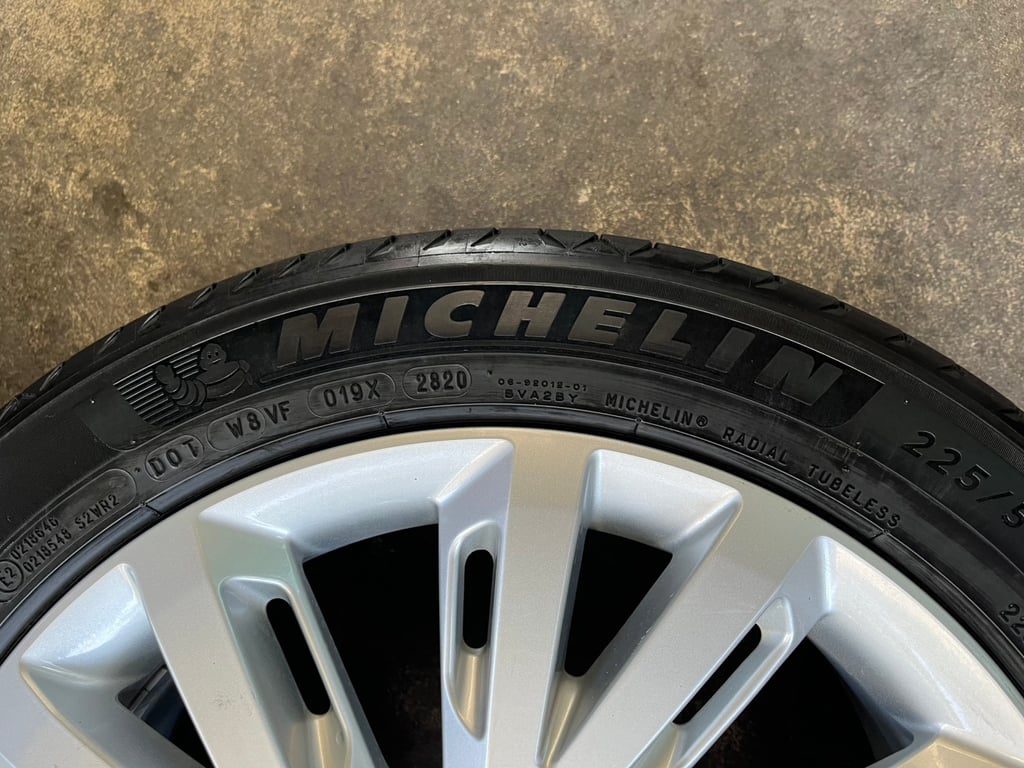 ล้อแม็ก 6รู139 ISUZU D-Max ขอบ 18 แถมยาง 225-50-18 Michelin ปี 20