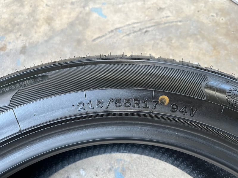 ยาง 215-55-17 LEAO ปี 25 สภาพสวย