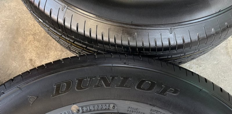 ยางใหม่ป้ายแดง 215-65-16 Dunlop ปี 25 ใหม่กริ๊บ ถอดจากโชว์รูม