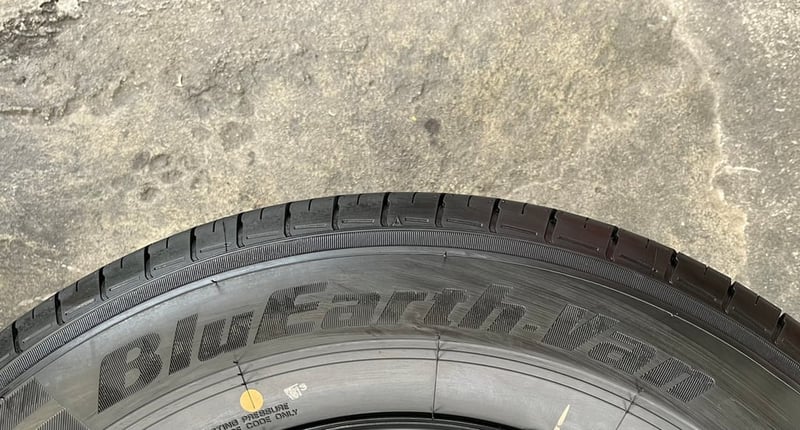 ยางใหม่ป้ายแดง 235-65-16 Yokohama ปลายปี 25 สวยกริ๊บ ยางใหม่ป้ายแดง 235-65-16 Yokohama ปลายปี 25 สวยกริ๊บ