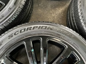 ล้อแม็ก Ford Everest Sport ขอบ 20 สีดำแท้ พร้อมยาง 265-50-20 PIRELLI ปี 23